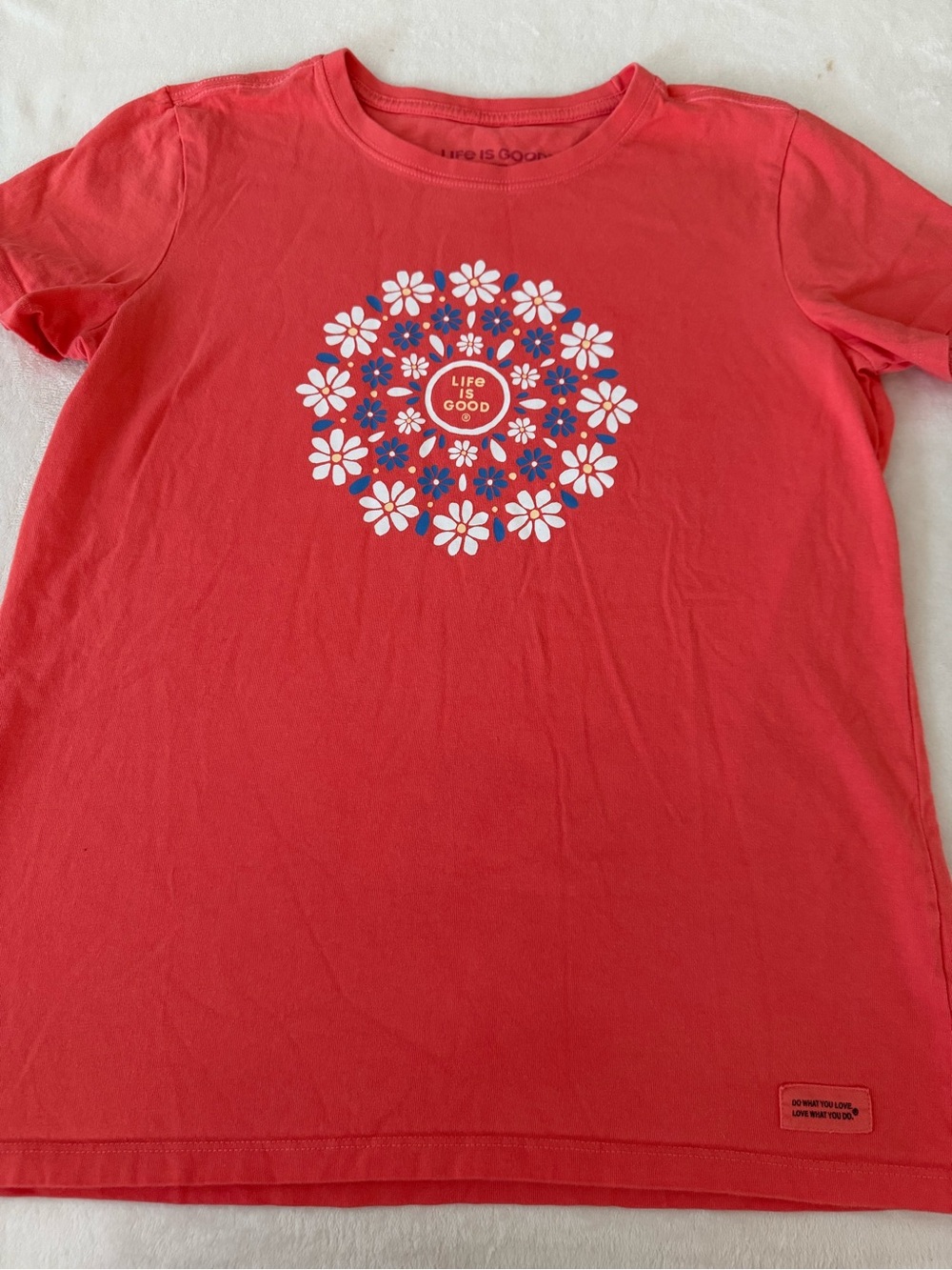 Life is Good featuring a circular white & blue daisy mandala graphic Medium D79